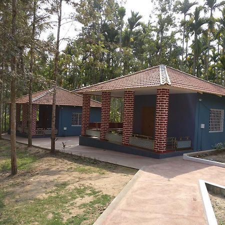 The Shades Holiday Homes Kushālnagar Eksteriør billede